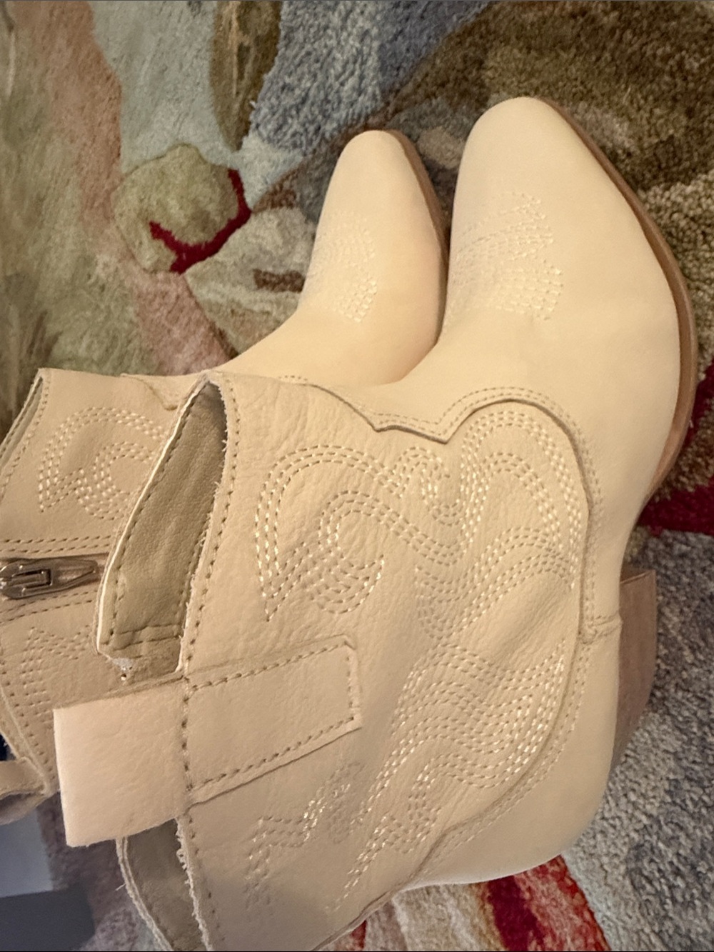 Dolce vita Cream Western Ankle Booties with Embroidered Detail NWT size 8